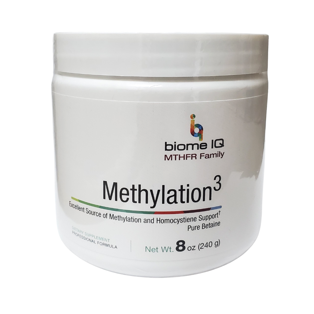 Methylation3 est l'un des meilleurs donneurs de méthyle pour les personnes atteintes de MTHFR si elles présentent également un taux élevé d'homocystéine et/ou une ou plusieurs mutations COMT. Cette poudre se mélange facilement à tout liquide froid et n'a ni saveur, ni texture, ni odeur.    Methylation3 est conçu pour les symptômes du MTHFR/COMT, notamment l'anxiété, les sautes d'humeur, l'irritabilité et la dépression.