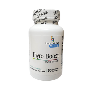 Thyro Boost es una fórmula mixta de minerales y hierbas que apoya la función saludable de la tiroides. Tener hormonas tiroideas desequilibradas puede crear muchos síntomas incómodos como: baja energía, cerebro nublado, fatiga crónica, adelgazamiento del cabello, insomnio, ansiedad y cambios de humor. Thyro Boost combina aminoácidos, vitaminas, minerales y extractos de hierbas para apoyar las hormonas tiroideas equilibradas y mejorar la salud de la tiroides.